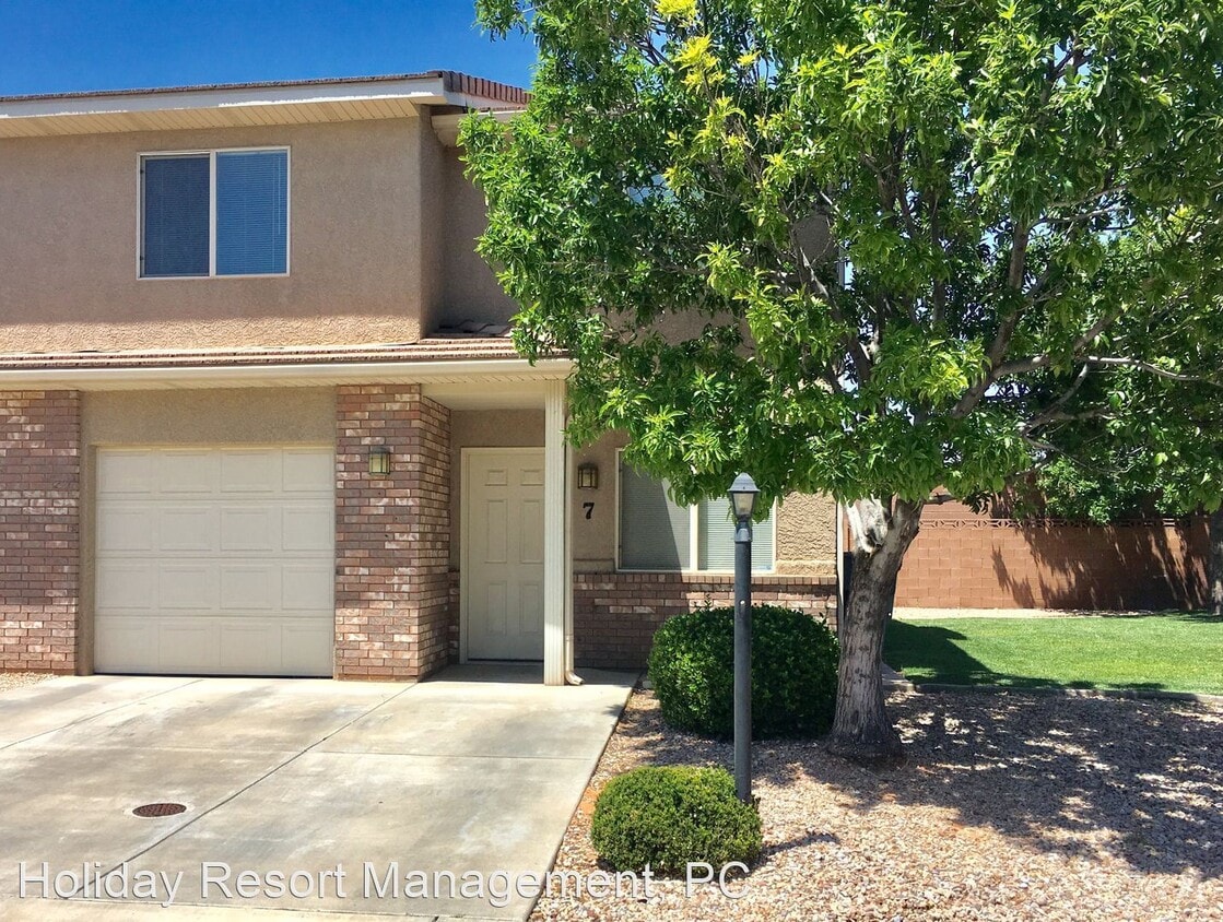Primary Photo - 3 br, 2.5 bath House - 790 N. 2720 E. #1