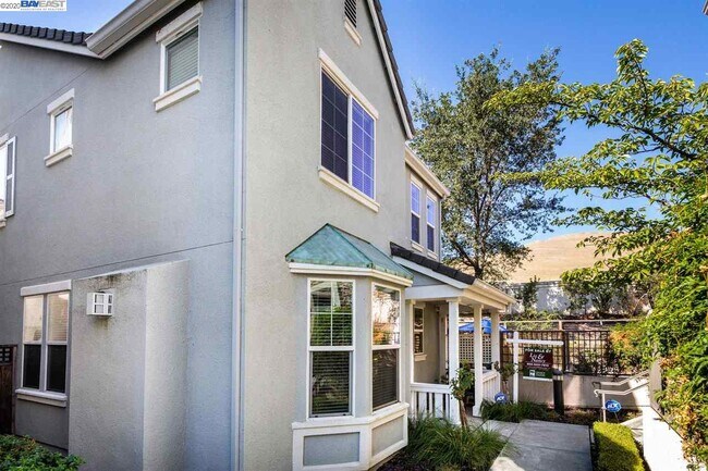 Foto del edificio - 5880 Hillbrook Pl