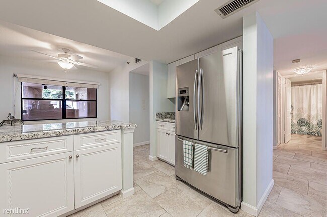 Foto del edificio - 2 br, 2 bath House - 1055 Ocean Dr Apt 202