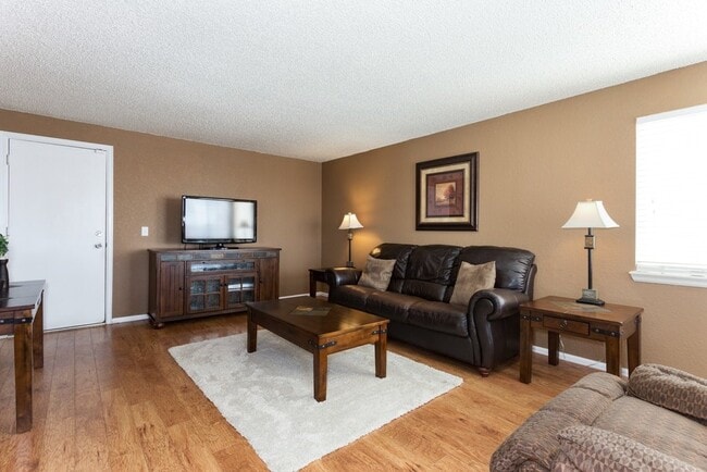 Foto del edificio - 4 BED 3 BATH HOME IN FOX HILL!