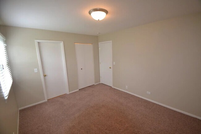 Building Photo - 1405 N Parkview Terrace