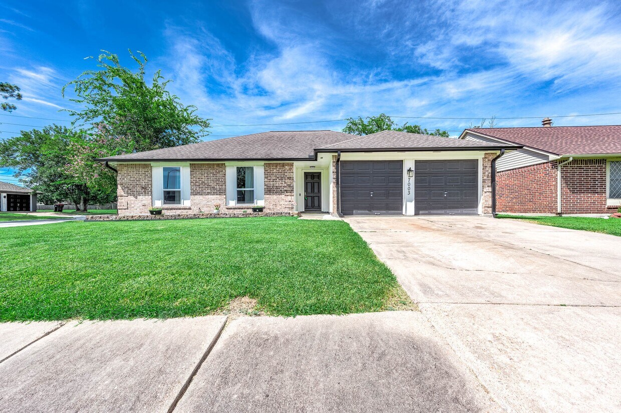 Foto principal - 7003 Buchanan Dr