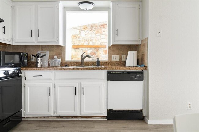 Foto del edificio - 1212 Bonnie Brae St