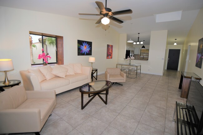 Large open floor plan. Spacious living room and dining area. - 3071 SE Aster Ln