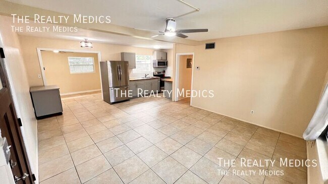 Foto del edificio - 6216 Lake Underhill Rd