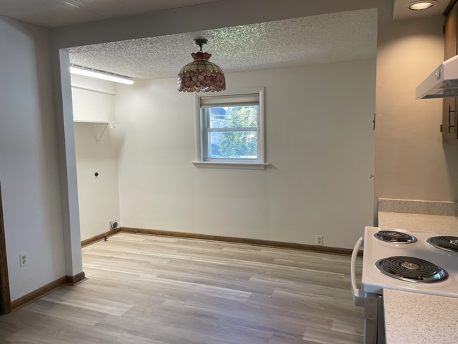 Laundry hookup off kitchen - 21 Lakeview Ter