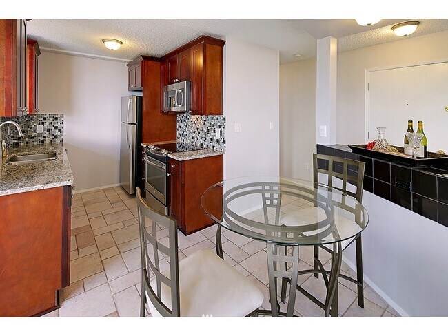 Foto del edificio - 4561 Lake Washington Blvd NE