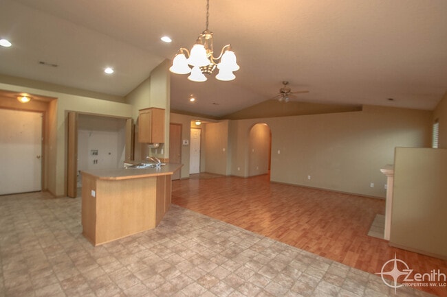 Building Photo - 2712 NE 164th Pl