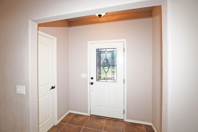 Foto del edificio - 8300 Irvington Ct