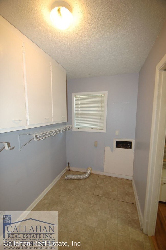 Building Photo - 3 br, 2 bath House - 9313 Woodbine St