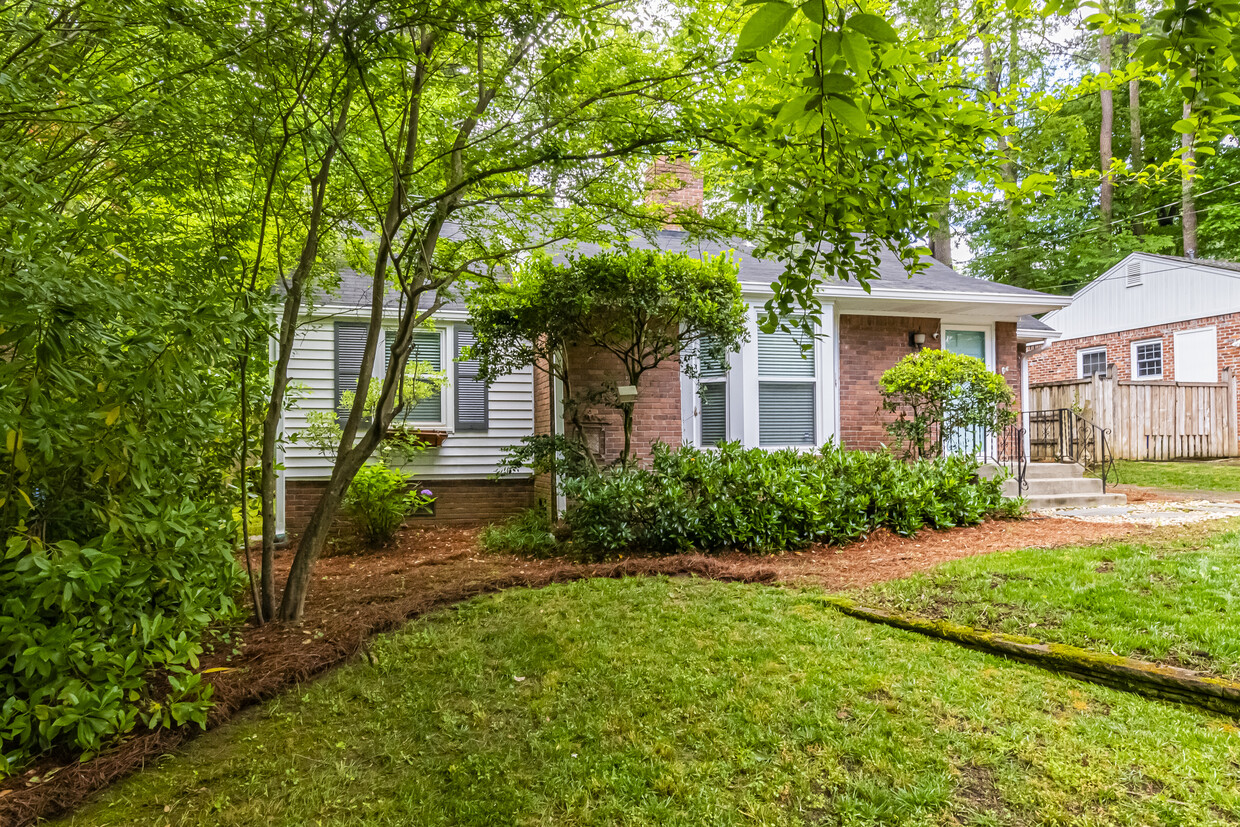 Primary Photo - 2291 Strathmore Dr NE