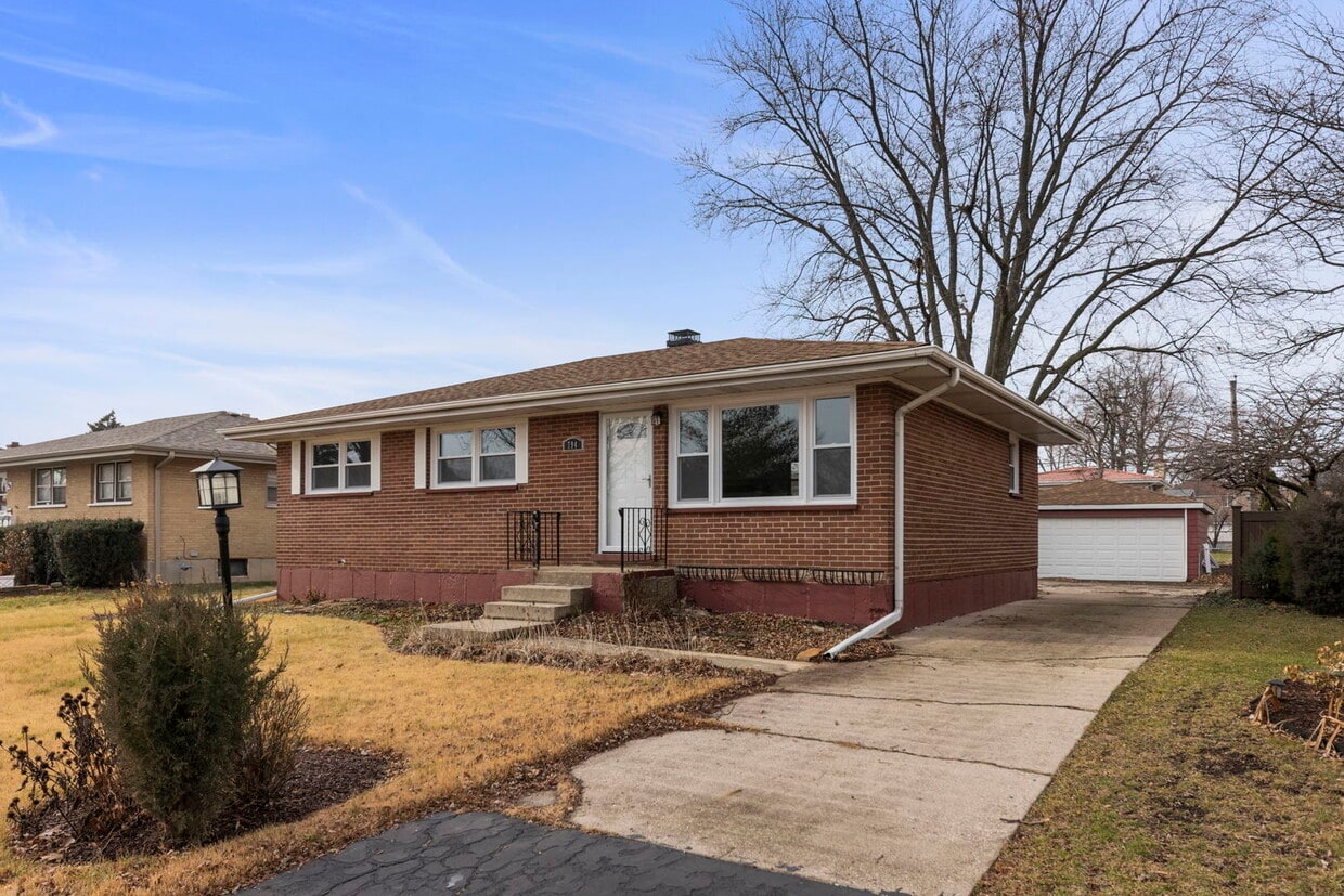 794 Lombard St, Elmhurst, IL 60126 House for Rent in Elmhurst, IL