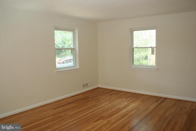 Building Photo - 305 N Emerson St