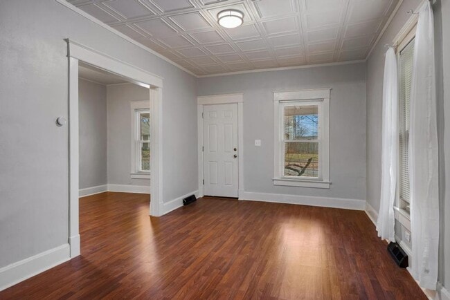 Building Photo - Charming 3-Bedroom Waldo Home with Porch Swing & Hardwood Floors