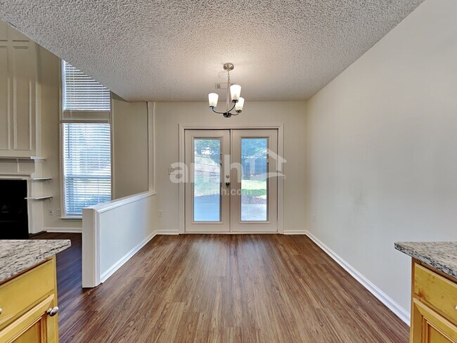 Building Photo - 582 Lullingstone Dr SE