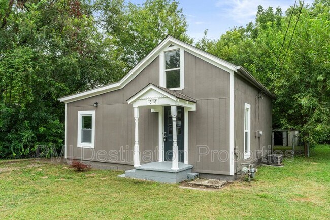 Building Photo - 616 Capelle St