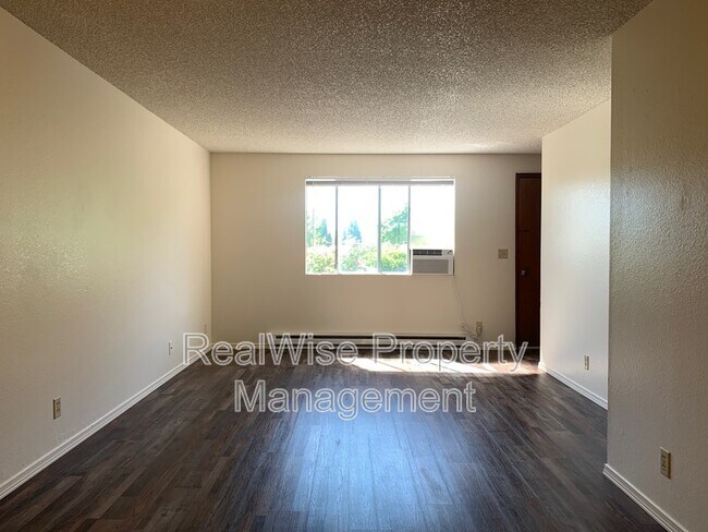 Foto del edificio - 2024 NE Fairview Ave