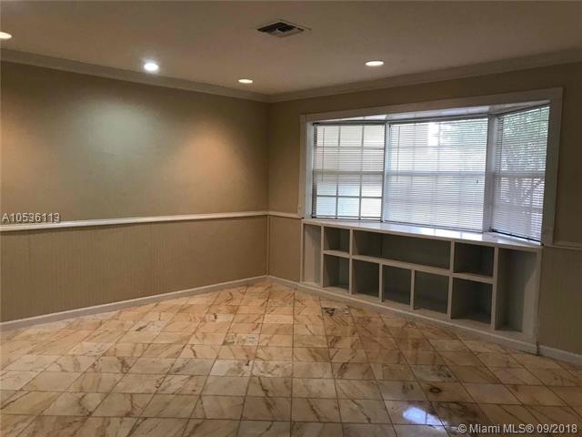 Foto del edificio - 4214 Johnson St