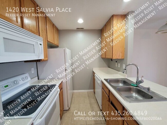 Building Photo - 3 Bedrooms 2.5 Baths Townhome