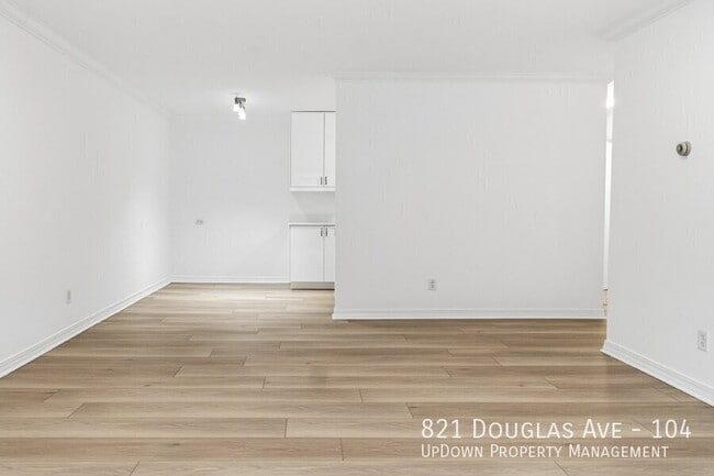 Building Photo - 821 Douglas Ave