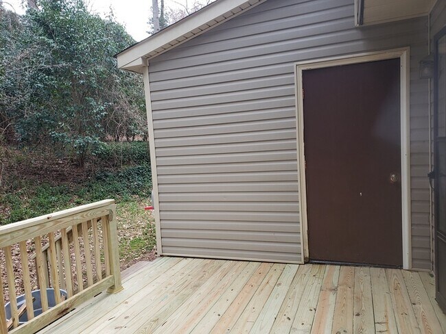 Building Photo - 3 bedroom duplex inside the Raleigh beltline