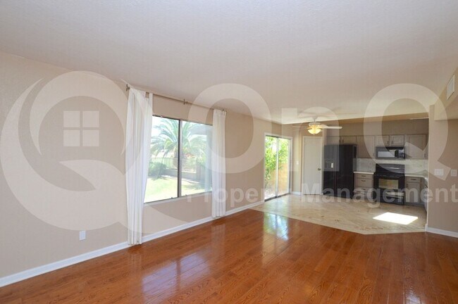 Building Photo - 5449 E Elmwood St