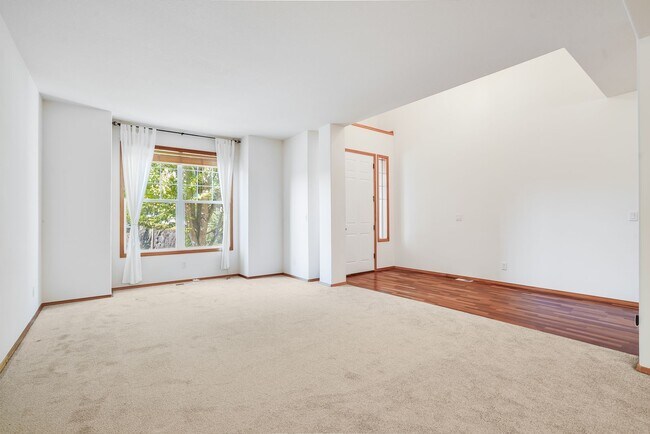 Foto del edificio - Spacious 5-Bed Bethany Home with Solar, A/C & Private Wooded Setting — Available Now!