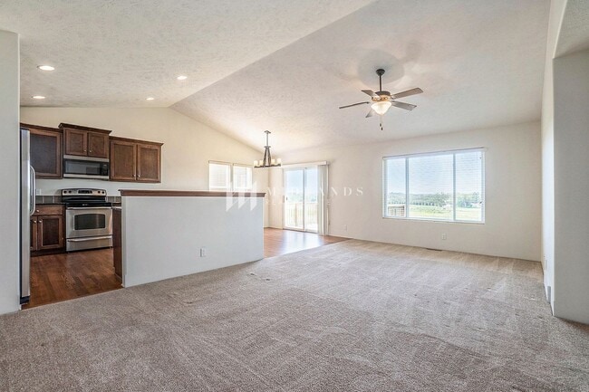 Building Photo - Ranch Townhome in Shadow View