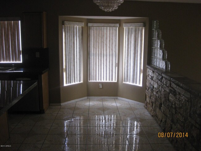 Building Photo - 13625 W Solano Dr