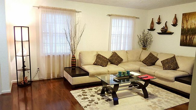 Foto del edificio - 8710 Wilcrest Dr