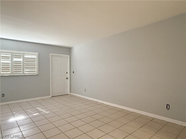 Foto del edificio - 10101 Sandy Hollow Ln