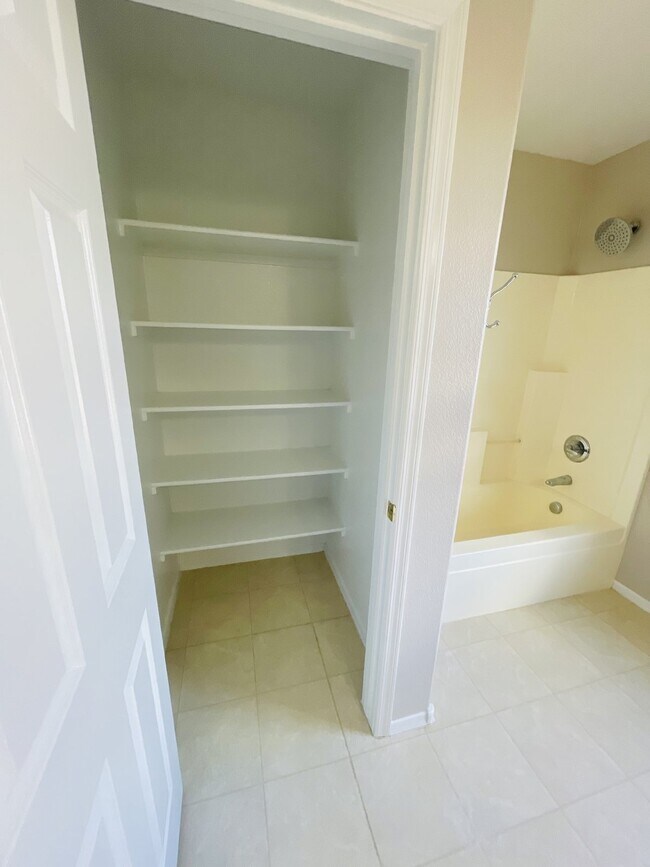 Foto del edificio - 45811 W Amsterdam Rd