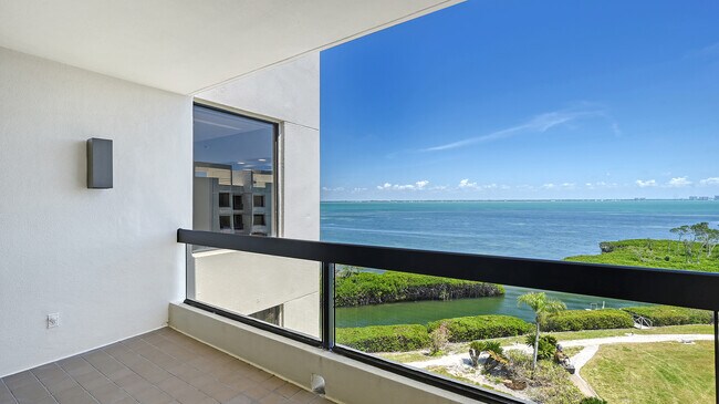 Building Photo - 2020 Harbourside Dr