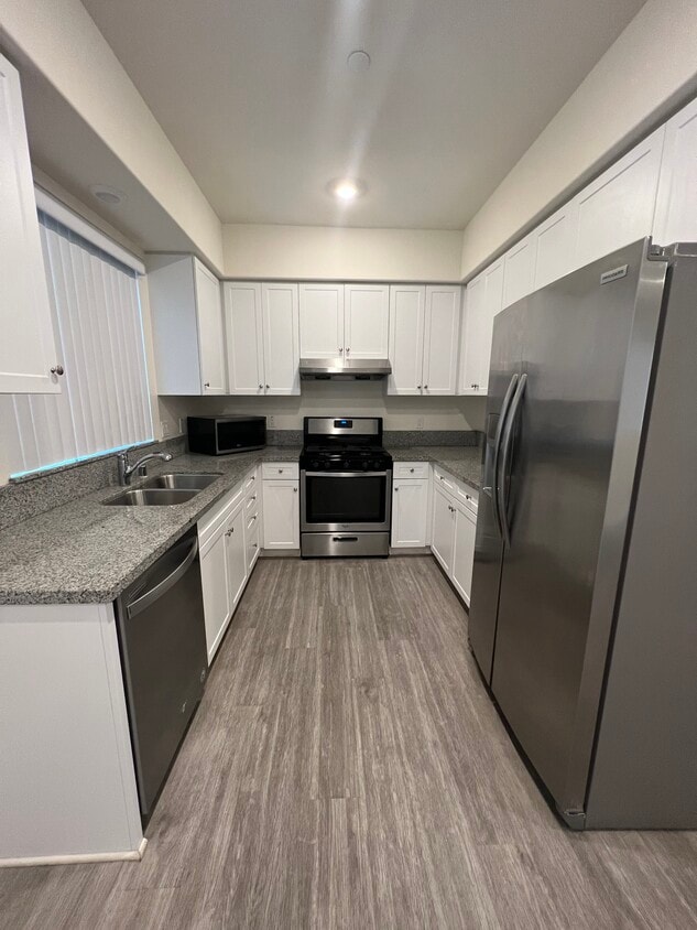 529 Erie St, Pomona, CA 91768 Townhouse for Rent in Pomona, CA