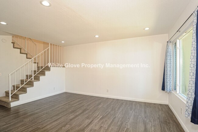 Foto del edificio - Remodeled 3-Bedroom San Dimas Condo with Garage and Community Pool