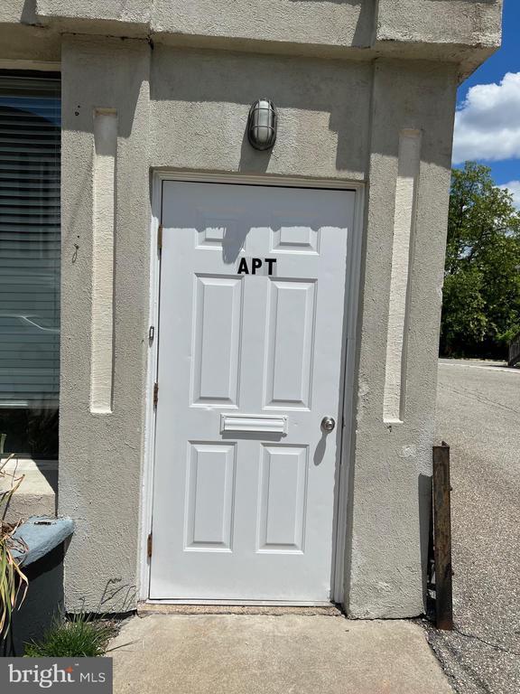 Foto principal - 733 Montgomery Ave