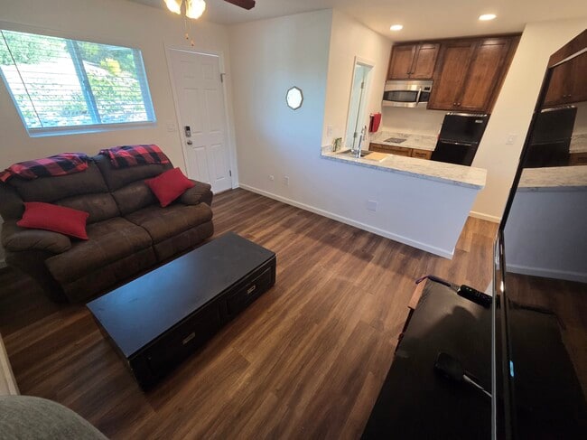 Foto del edificio - 4319 Corral Canyon Rd