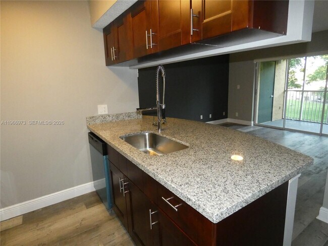 Foto del edificio - 5740 Rock Island Rd