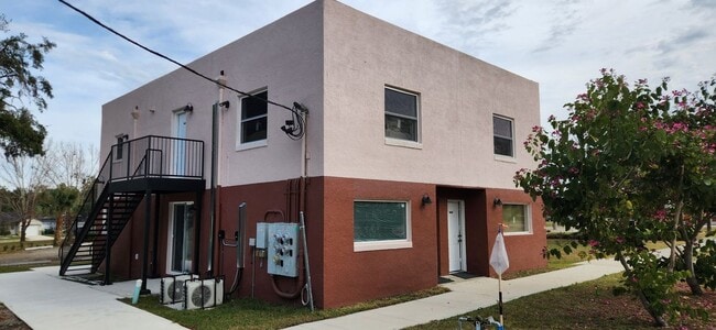 Building Photo - 1147 E McDonald Ave