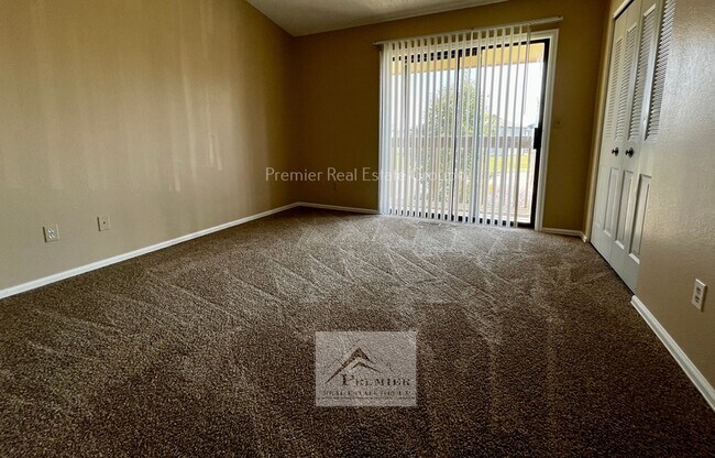 Building Photo - 505 Comanche Village Dr