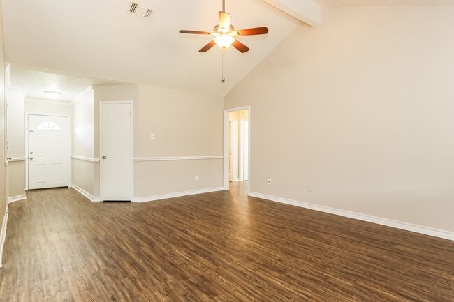 Foto del edificio - 20327 Bridgedale Ln