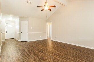 Building Photo - 20327 Bridgedale Ln