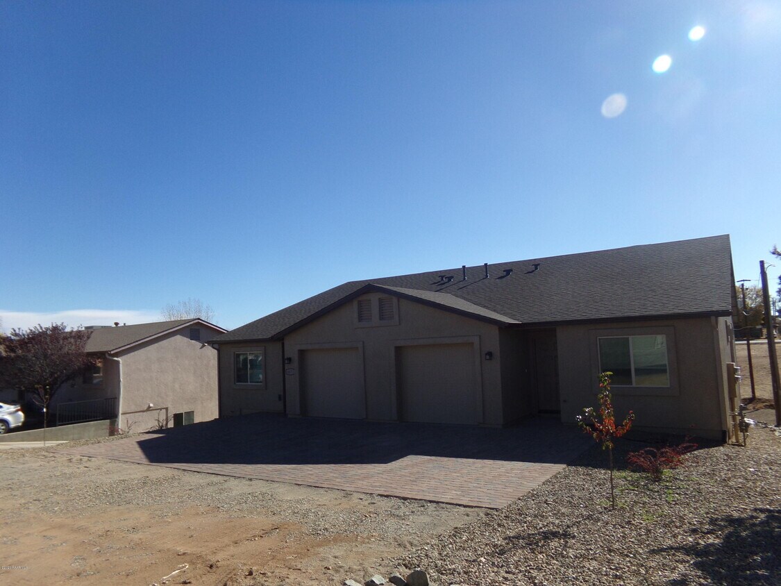 Primary Photo - 8471 E Leigh Dr