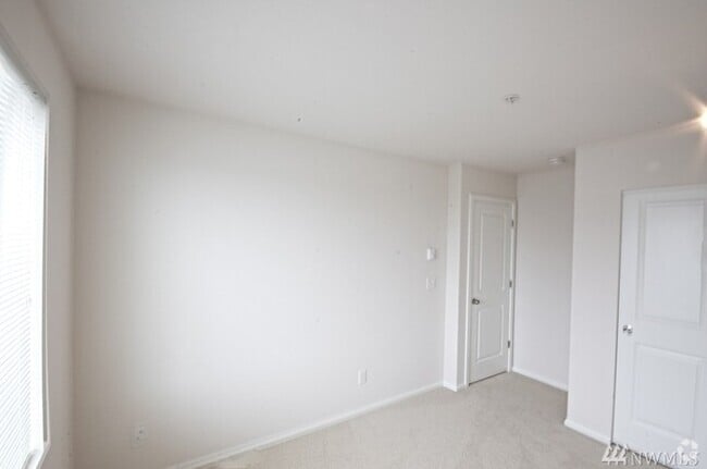 Building Photo - 15720 Manor Way