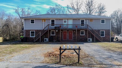 Building Photo - 120 Lake Dr