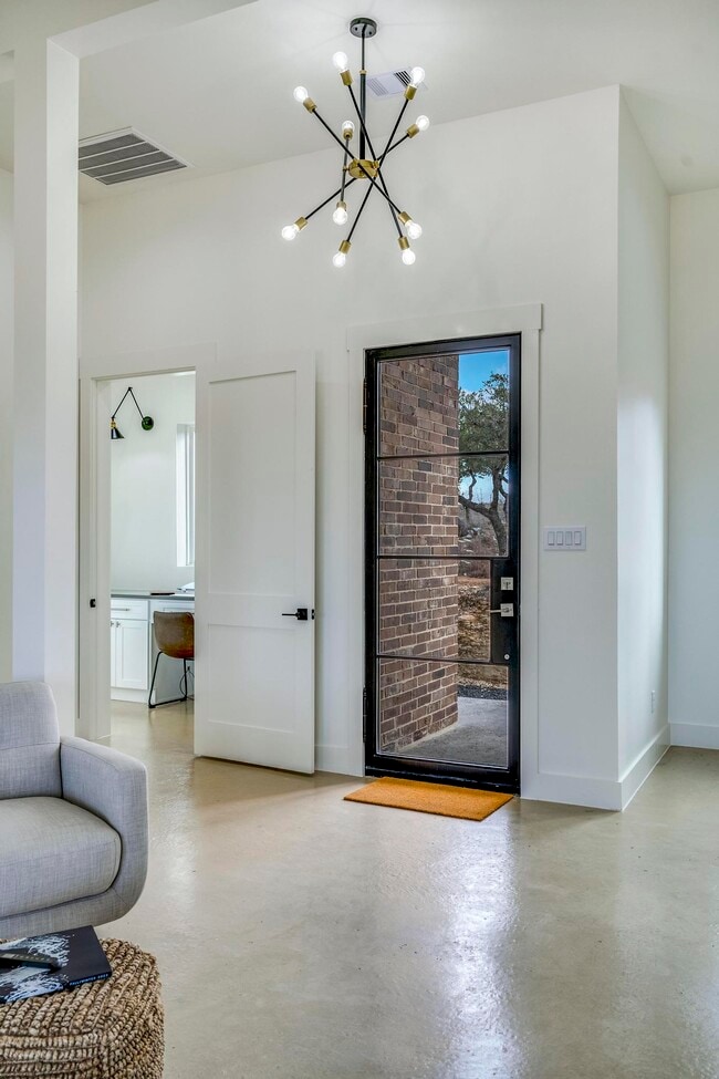 Building Photo - 585 Scenic Hls Ct