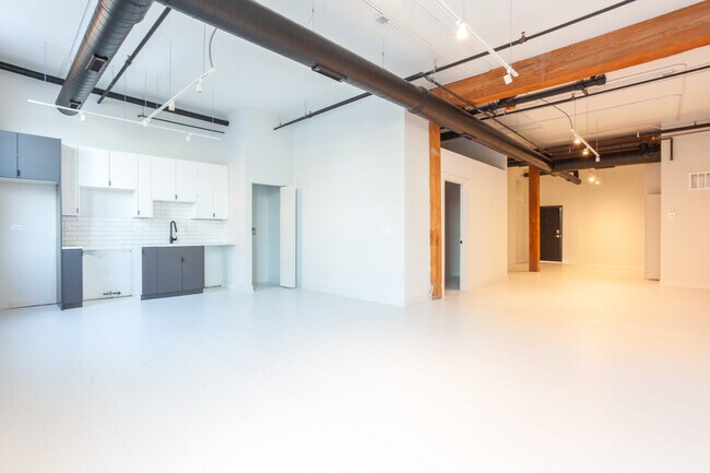 Building Photo - 213 N Racine Ave