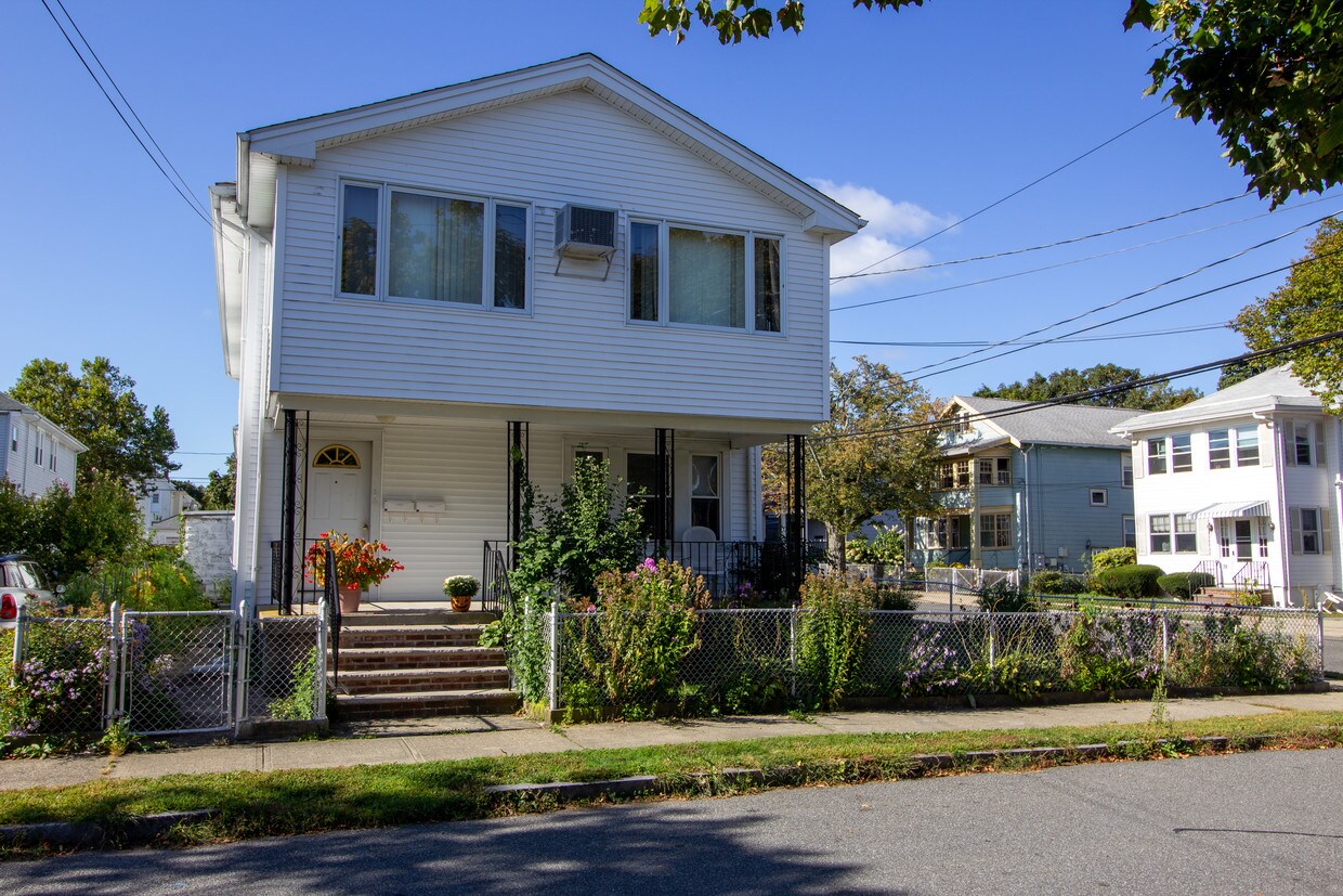 Primary Photo - 42 Dartmouth St