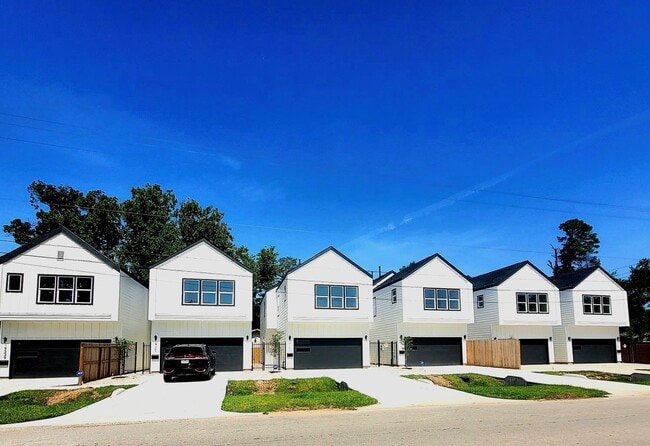 Foto del edificio - 9345 Lavender St