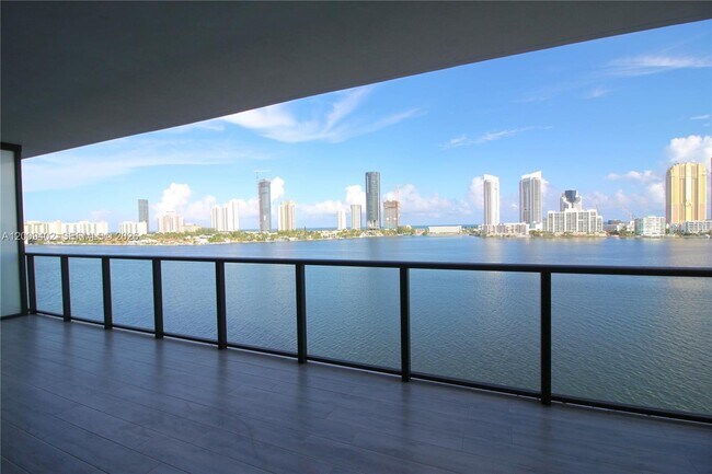 Foto del edificio - 5000 Island Estates Dr